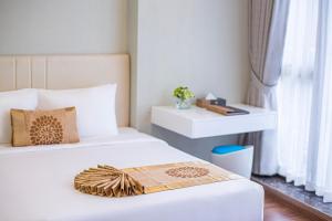 Bridge Lakeside Room For Rent Hanoi