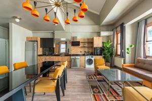 Beautiful Bright Cool Modern 1BD Balat Loft! #329