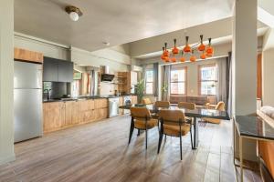 Beautiful Bright Cool Modern 1BD Balat Loft! #329