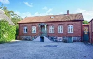 4 Bedroom Stunning Home In Löderup - Löderup