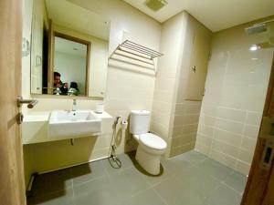 Apt Pejaten Park Residence 1 BR Dewa with Pool & Netflix by Damaresa