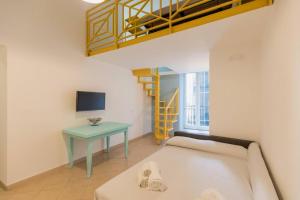 Colored House 2 near Corso Umberto