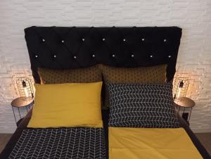 Black Diamond Lux - deluxe riverside apartment