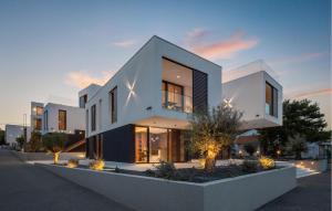 1 Bedroom Awesome Apartment In Betina