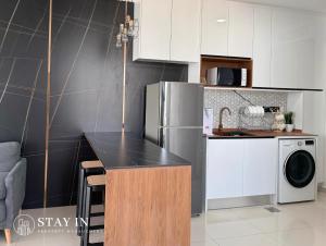 Pinnacle PJ - Free Parking, LRT, WiFi, Netflix