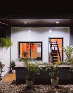 Cozy Loft Near the Airport & Beach-Unit I