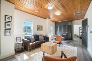 Center Suite A