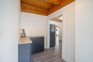 Center Suite B