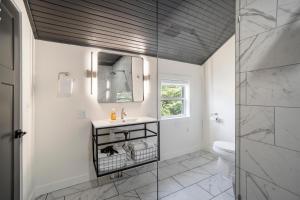 Center Suite B