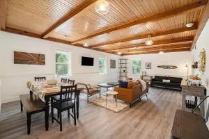 Center Suite B - Douglas