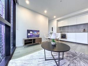 Dreamy View On High Level 2br1ba Apt Cbd Poolgy