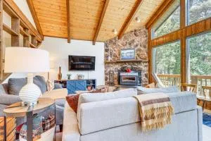 4 Mi to Angel Fire Resort Retreat with Hot Tub - Анджел Файер