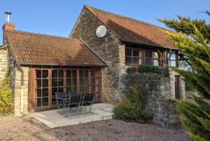 Maisons de vacances Large Gte With Pool In Peaceful Burgundy : photos des chambres