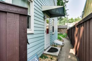 Chic Minneapolis Apt - 6 Blocks to Lake Nokomis!