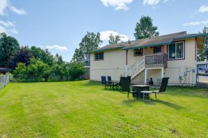 Shared Yard + Fire Pit: Airy Anchorage Apt!