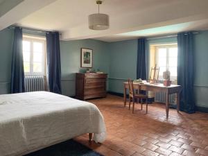 Maisons de vacances Maison Stirling Bourgogne Sleeps 8 Pool : photos des chambres