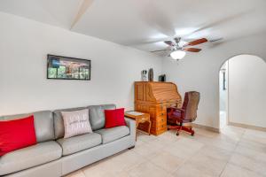 4 Mi to Beach Coastal Cape Coral Home