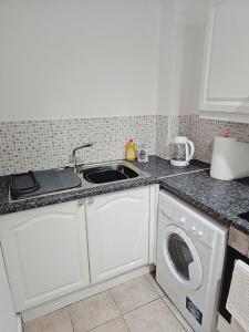Tettenhall Cosy Apartment - Sleeps 4