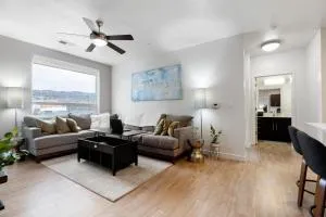 Lux 2Bdr 2Ba - Pool, HotTub, FreePrkg, KingBed NEW - Cobble Knoll Condominium