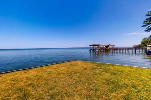 Lake Livingston Hideaway: Peaceful Waterfront Home