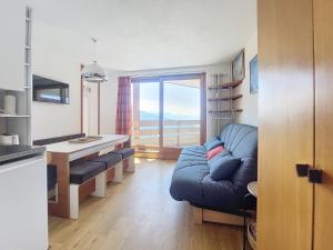 Appartement 2 pièces avec balcon proche des pistes, WIFI gratuit - FR-1-275-97