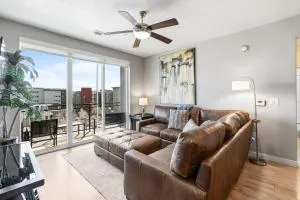 Large Luxury 2Bd 2Ba with office nook -prkg gym pool - Cobble Knoll Condominium
