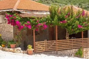 Elena's house medium - Évyiros