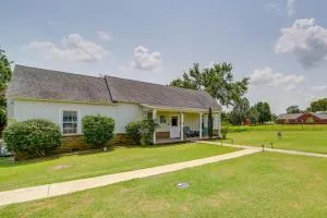 Eufaula Getaway with Patio, Walk to Beach and Marina! - Eufaula