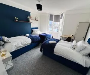 3 Bedrooms -5 minutes walk from Brighton Train Station - Perfect for Contractors, Families, and Larger Groups - Sleeps 7 - Preston