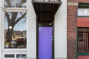 3 Bedroom Penthouse Downtown Close to Everything