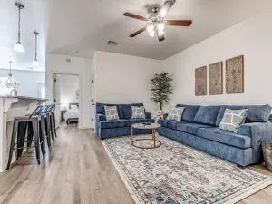 Blue Oasis Home - 7 Beds - Moore