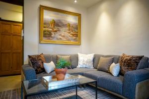 Modern Apartment Steps from main plaza