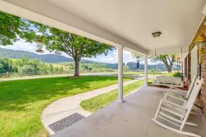 Blue Ridge Mtn Views Ranch-Style Home in Sparta! - Abshers
