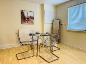 Ground Floor Wimbledon Flat With Parking