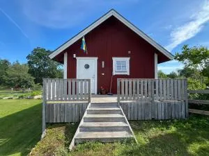 Nyrenoverad gäststuga uthyres - Oskarshamn