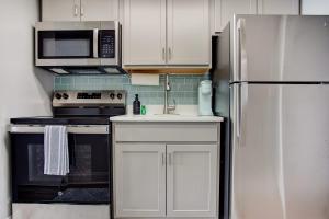 Oceanfront Escape Renovated Suite at Camelot