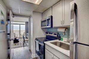 Oceanfront Escape Renovated Suite at Camelot