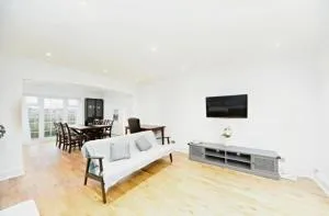 Spacious 5 Bedrooms Family Detached House in Purley 23 min to Central London - 珀利