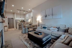 Poolside Pines Suite