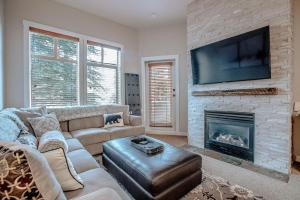 Poolside Pines Suite