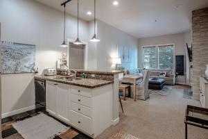 Poolside Pines Suite