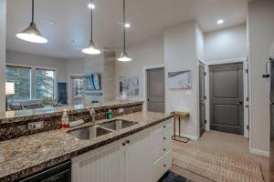 Poolside Pines Suite