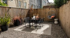 One-Bedroom Basement Apartment - Braan room in Tay Apartments