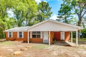 Pet-Friendly Brent Home with Spacious and Fenced Yard! - Brent