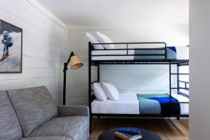 Twin Bunk Bed with Sleeper Sofa room in Town & Country
