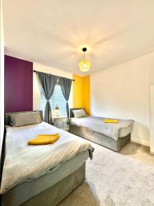 Sophisticated Home with Beautiful & Large Garden