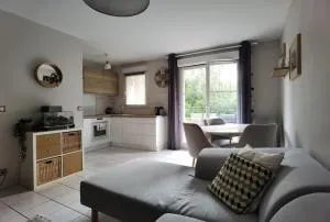 Appartement avec terrasse proche gare RER