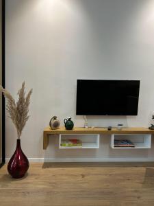 Kika Shanti, near Artificial Lake