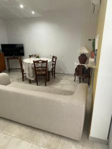 Hèle langolo di Elena