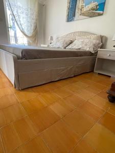 Hèle langolo di Elena